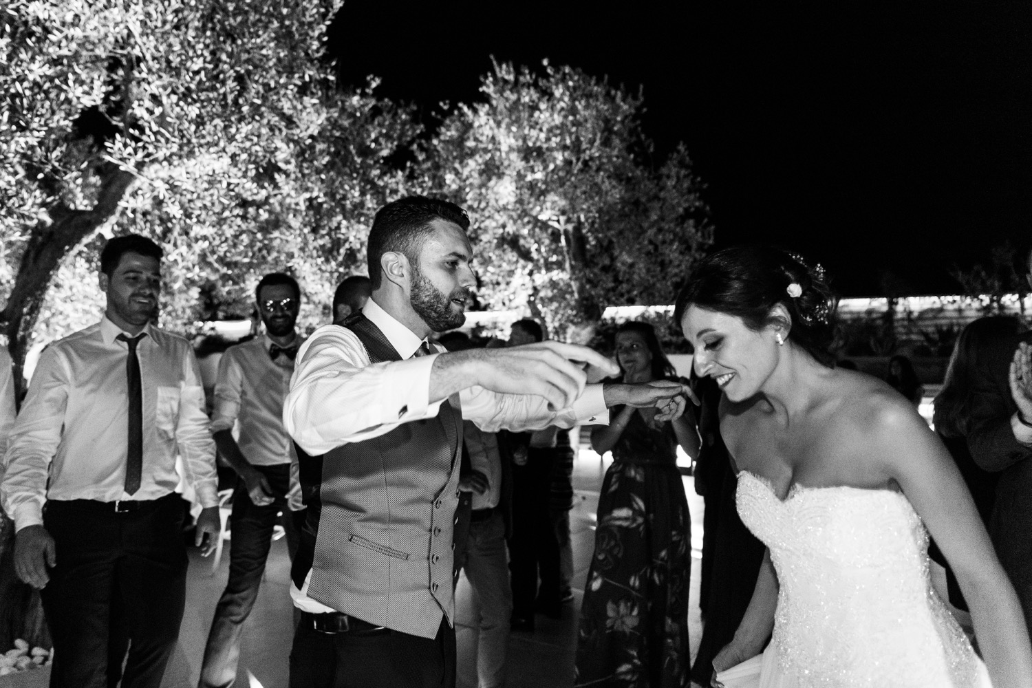 459-gli-sposi-ballano-la-pizzica-destination-wedding-salento-fotografia-matrimonio